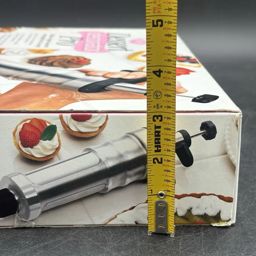 Vintage Wilton Dessert Decorator Pro Makes elgant desserts easy Cakes Cookies